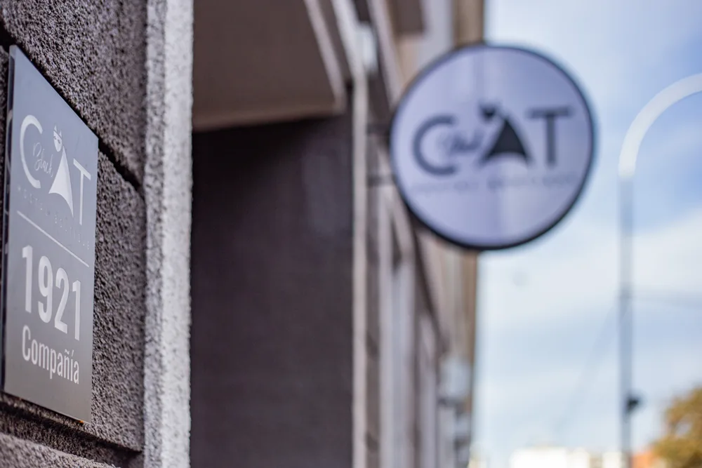 Black Cat Hostal - Fachada del hostal boutique en Barrio Brasil Santiago